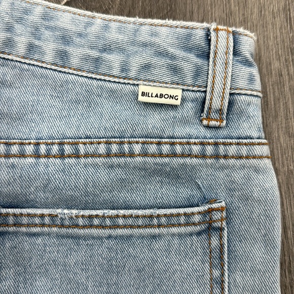 Billabong Shorts - NWOT - Picture 3 of 4